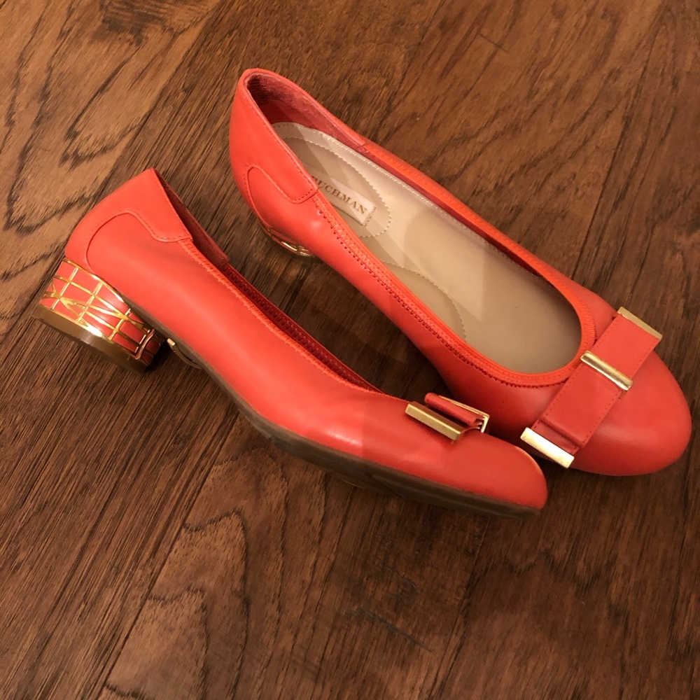 Dana Buchman Coral and Gold Shoes One Inch Heel